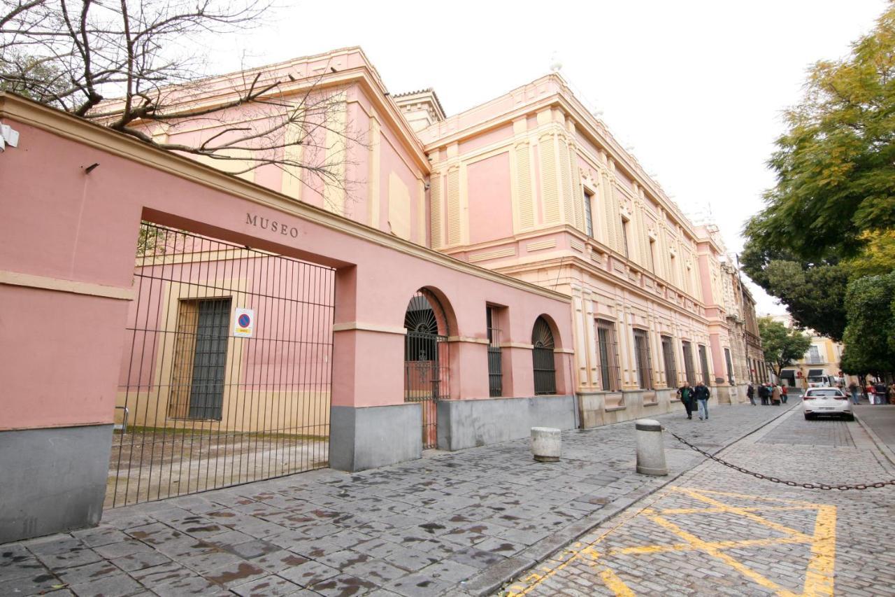 Hostal Paco'S Seville Exterior photo The museum