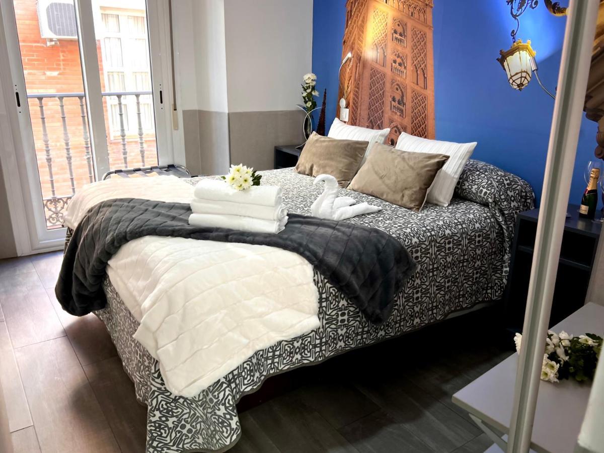 Hostal Paco'S Seville Exterior photo A bedroom