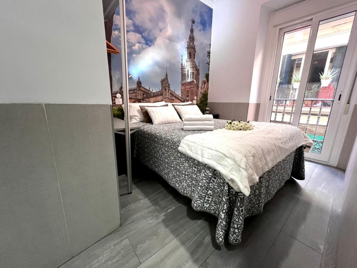 Hostal Paco'S Seville Exterior photo A bedroom
