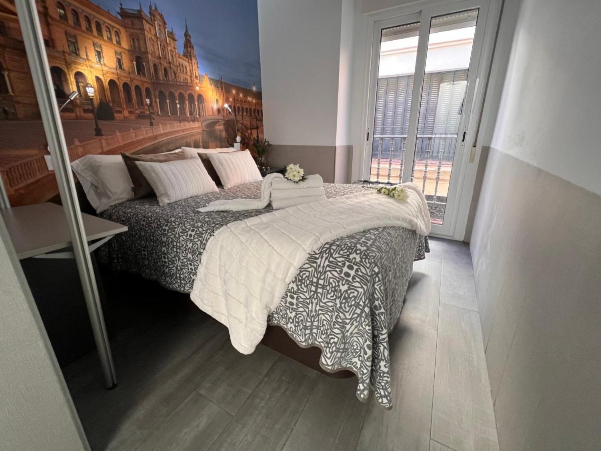 Hostal Paco'S Seville Exterior photo A bedroom