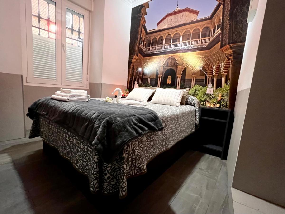 Hostal Paco'S Seville Exterior photo A room at the hotel