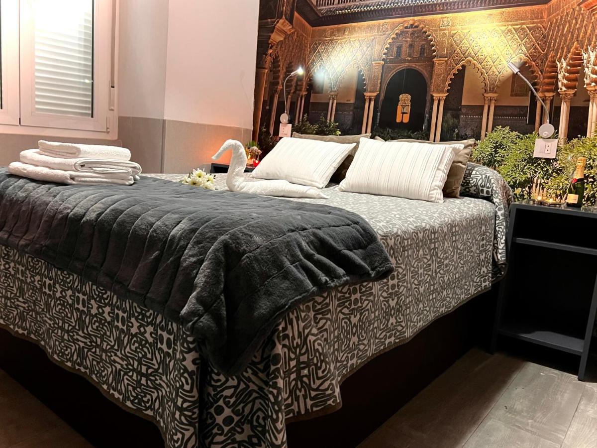 Hostal Paco'S Seville Exterior photo A bedroom at the hotel