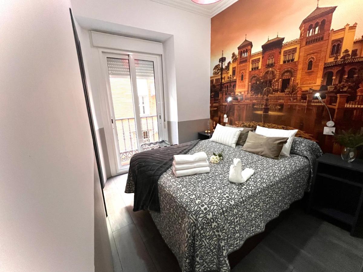 Hostal Paco'S Seville Exterior photo A room at the hotel