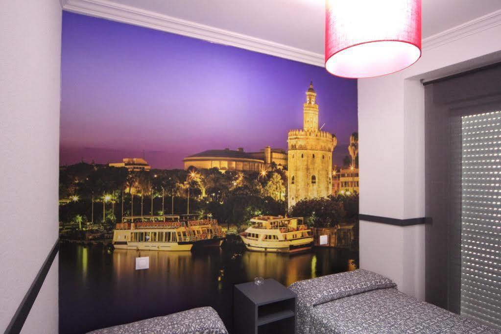 Hostal Paco'S Seville Exterior photo A wall mural in a hotel room