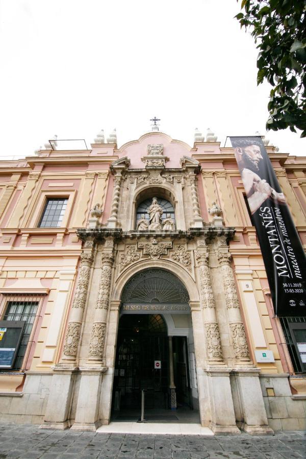 Hostal Paco'S Seville Exterior photo Facade of the Museo de Arte Moderno de la Ciudad de México